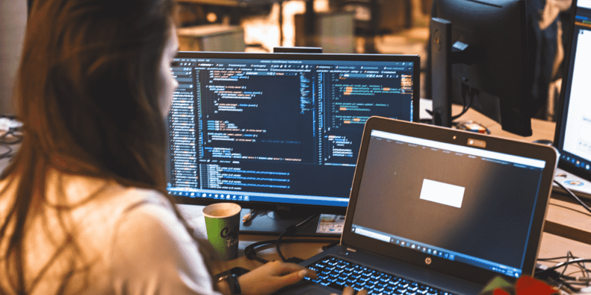 تطوير المواقع والتطبيقات